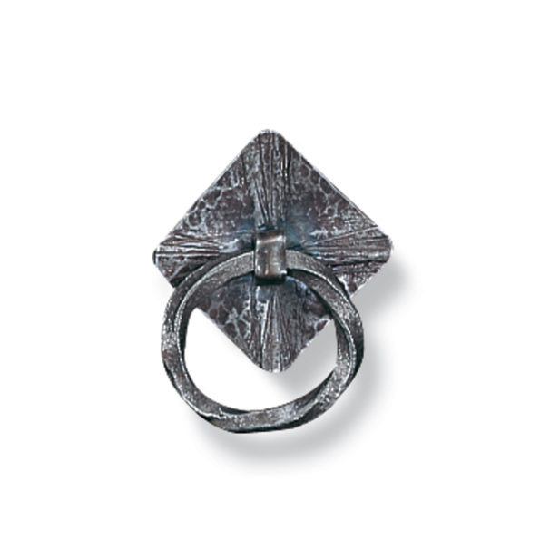 iron-pull-palmer-design-ring-on-diamond